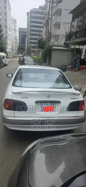 Toyota Corolla 1999 White