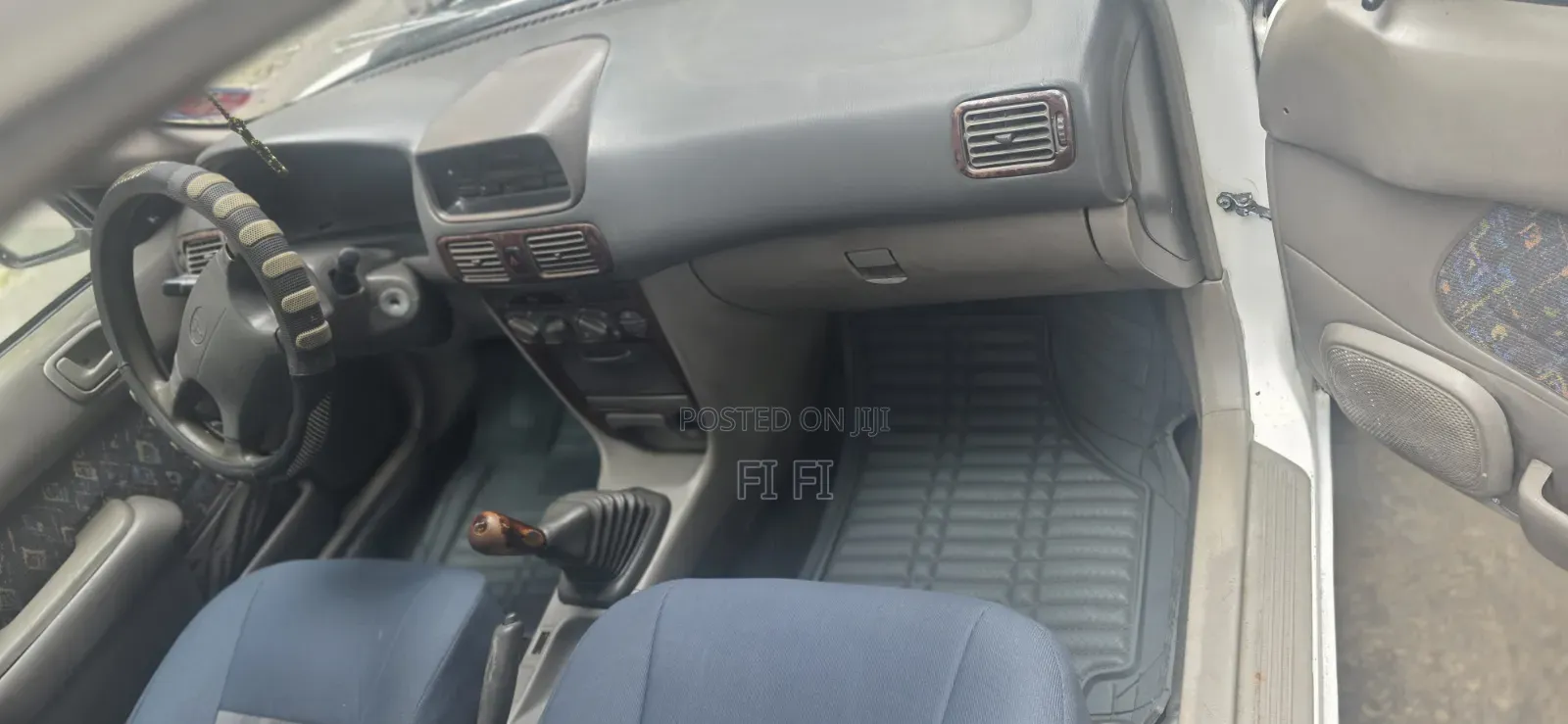 Toyota Corolla 1999 White