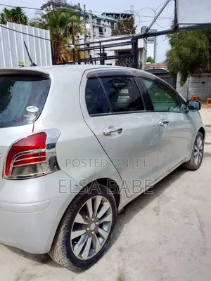 Toyota Yaris 2010 Silver