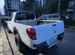 Mitsubishi L200 2007 White