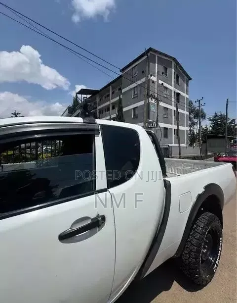 Mitsubishi L200 2007 White