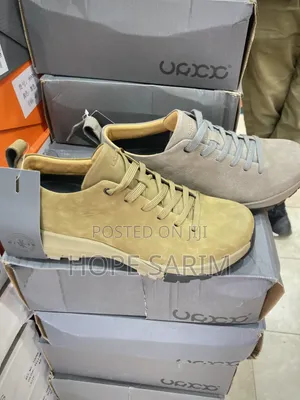 UAXX Sneakers: