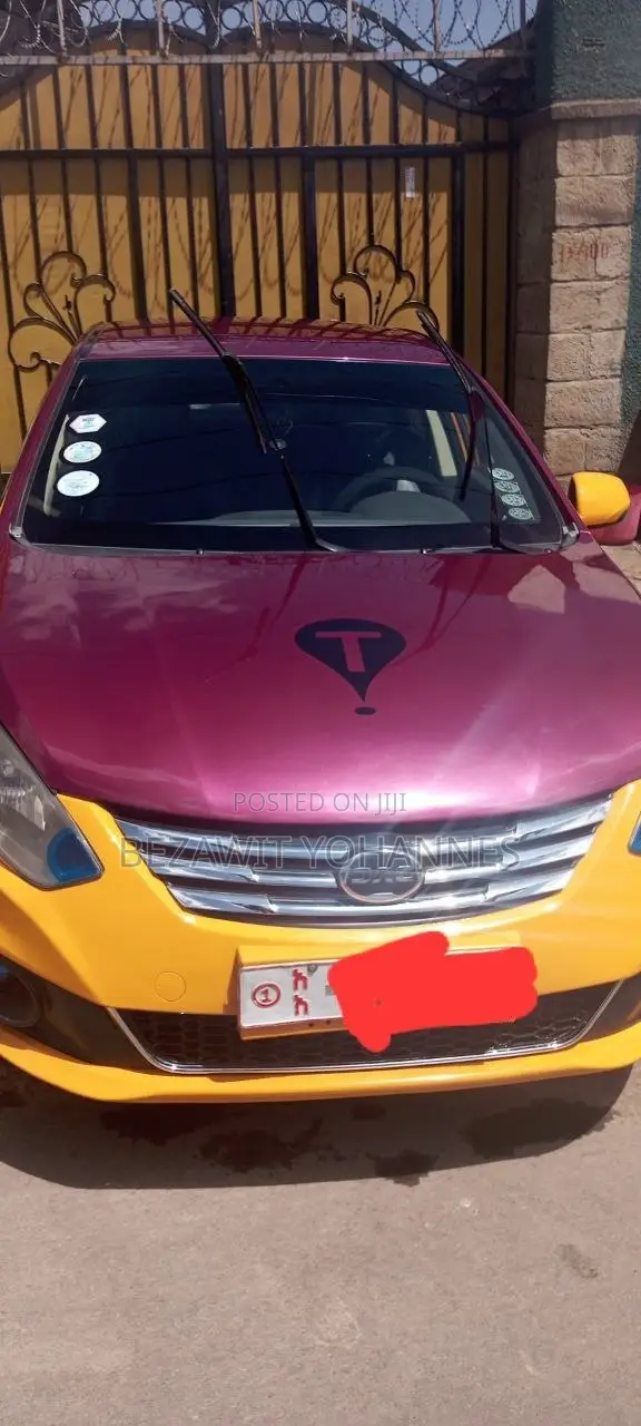 JAC J4 2020 Yellow