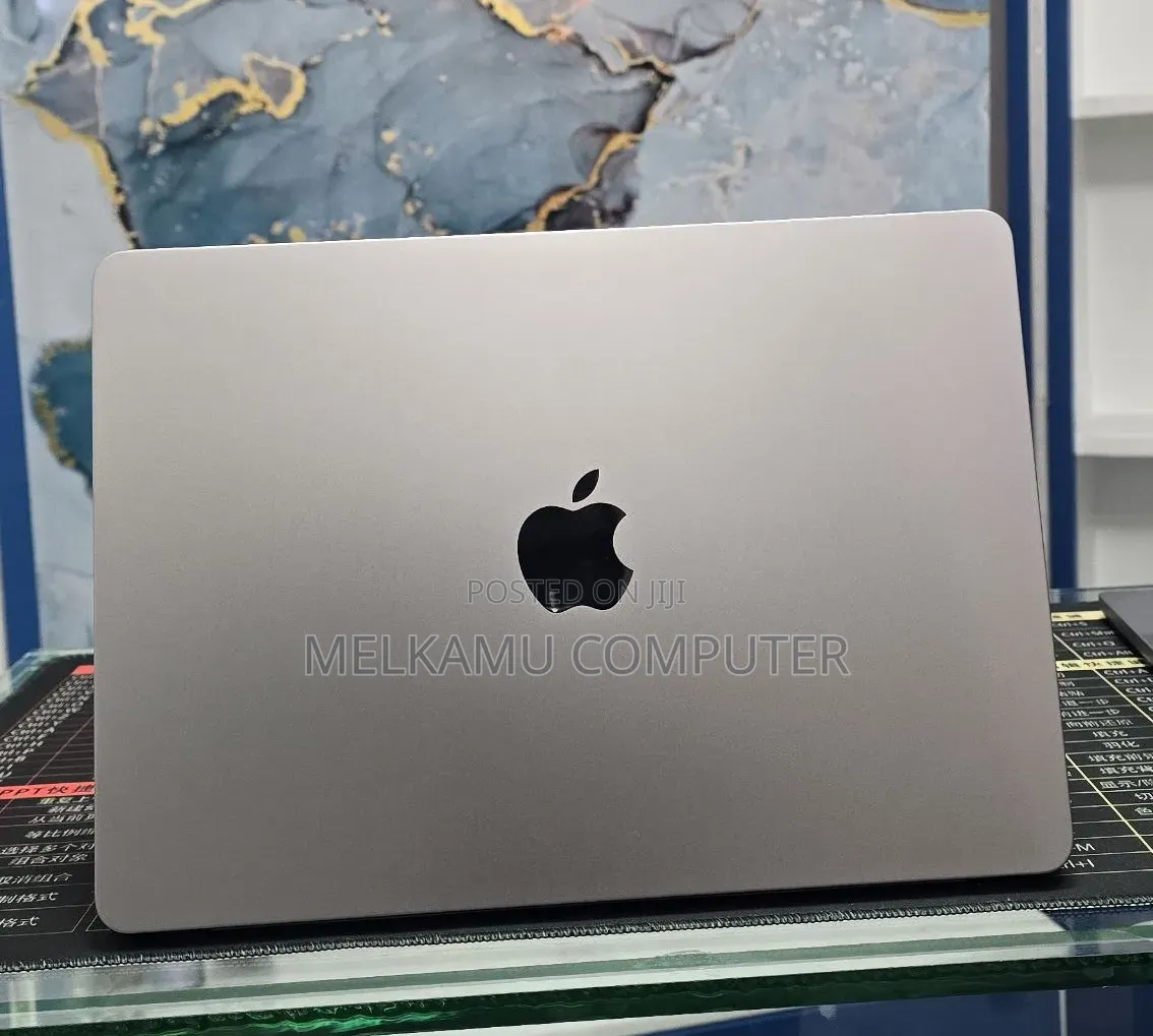 New Laptop Apple MacBook Air 2022 M2 16GB Apple M2 SSD 512GB