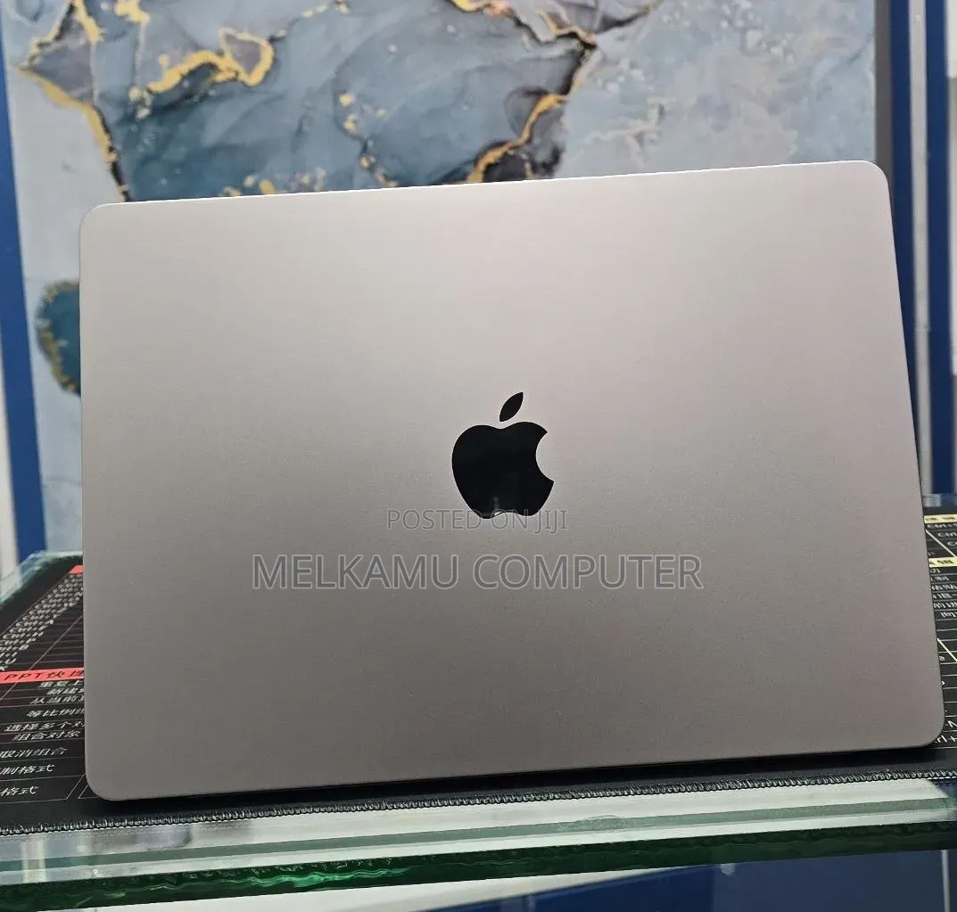 New Laptop Apple MacBook Air 2022 M2 16GB Apple M2 SSD 512GB