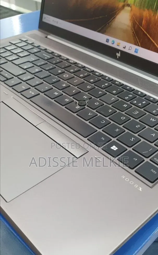 New Laptop HP ZBook Firefly G8 16GB Intel Core i7 SSD 512GB