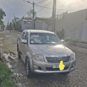Toyota Hilux 2015 Silver