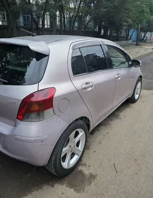 Toyota Yaris 2010 Maroon