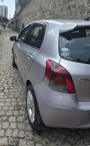 Toyota Yaris 2010 Maroon