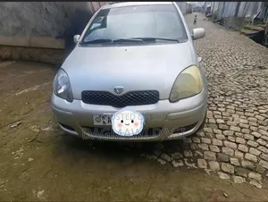 Toyota Vitz 2002 Gray