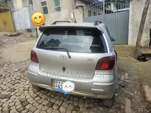 Toyota Vitz 2002 Gray
