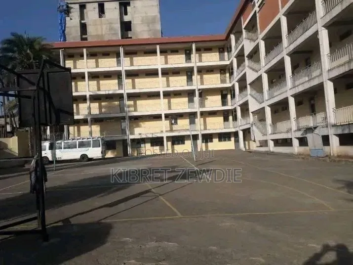7bdrm House in Kibert Zewdie, Bole for sale