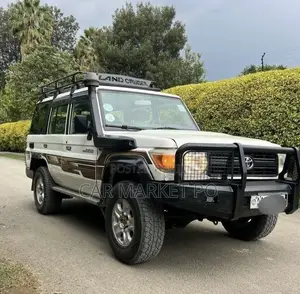 Toyota Land Cruiser 2014 White