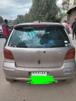 Toyota Vitz 2004 White