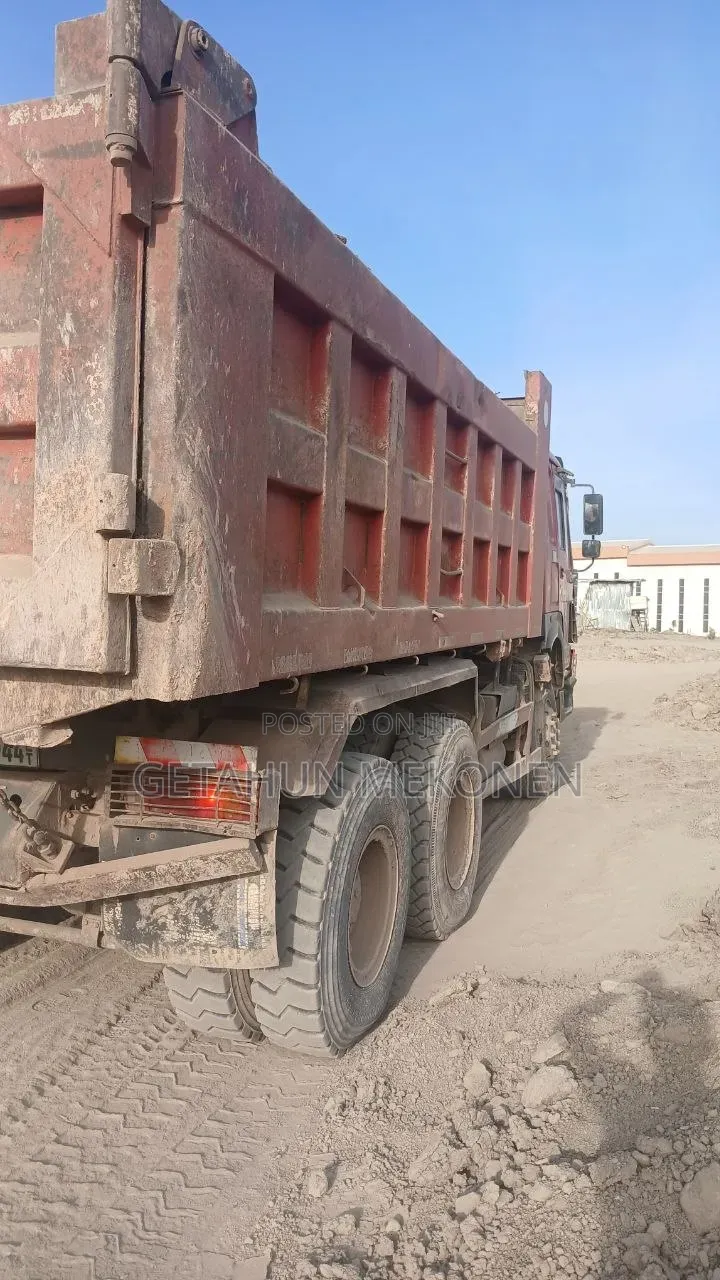 Sinotruk Howo 2016 Red