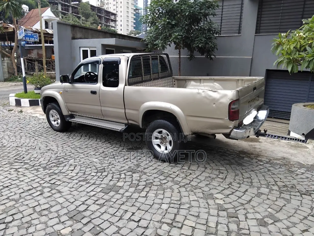 Toyota Hilux 2003 Gray