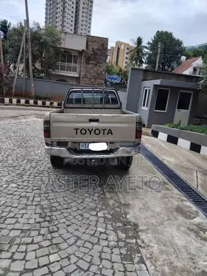 Toyota Hilux 2003 Gray