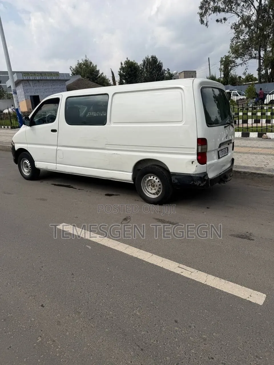 Toyota HiAce 2000 White