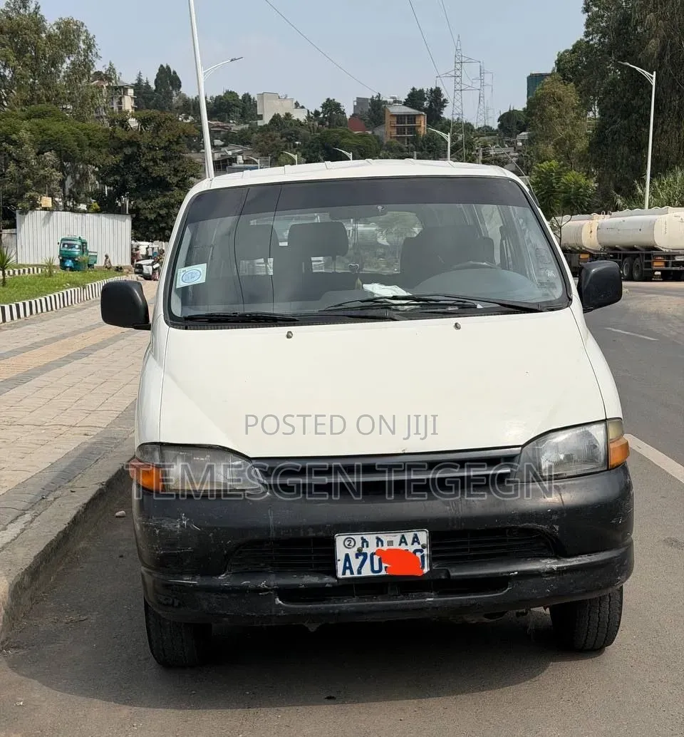 Toyota HiAce 2000 White