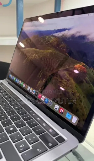 New Laptop Apple MacBook Pro 2021 M1 16GB Apple M1 Pro SSD 512GB