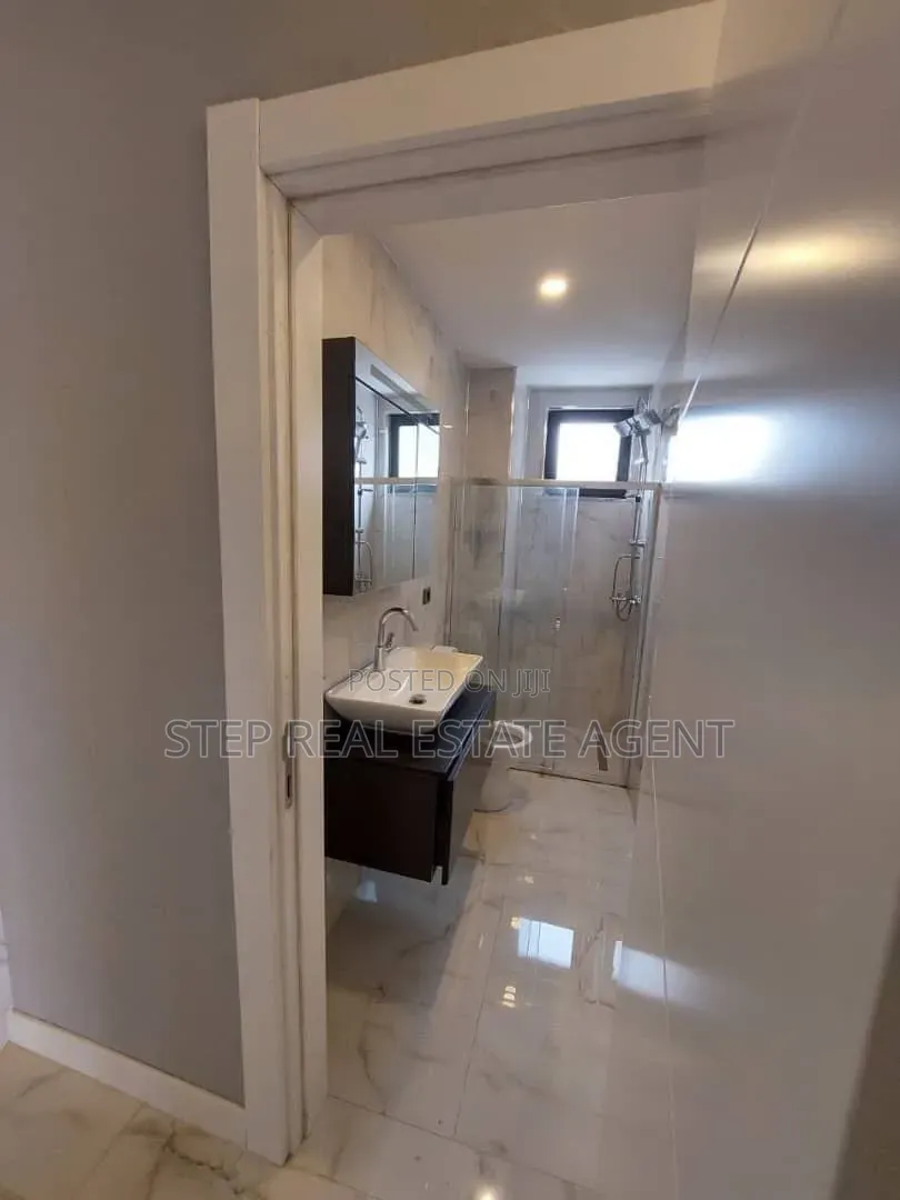 3bdrm Apartment in Olompia, Bole for sale