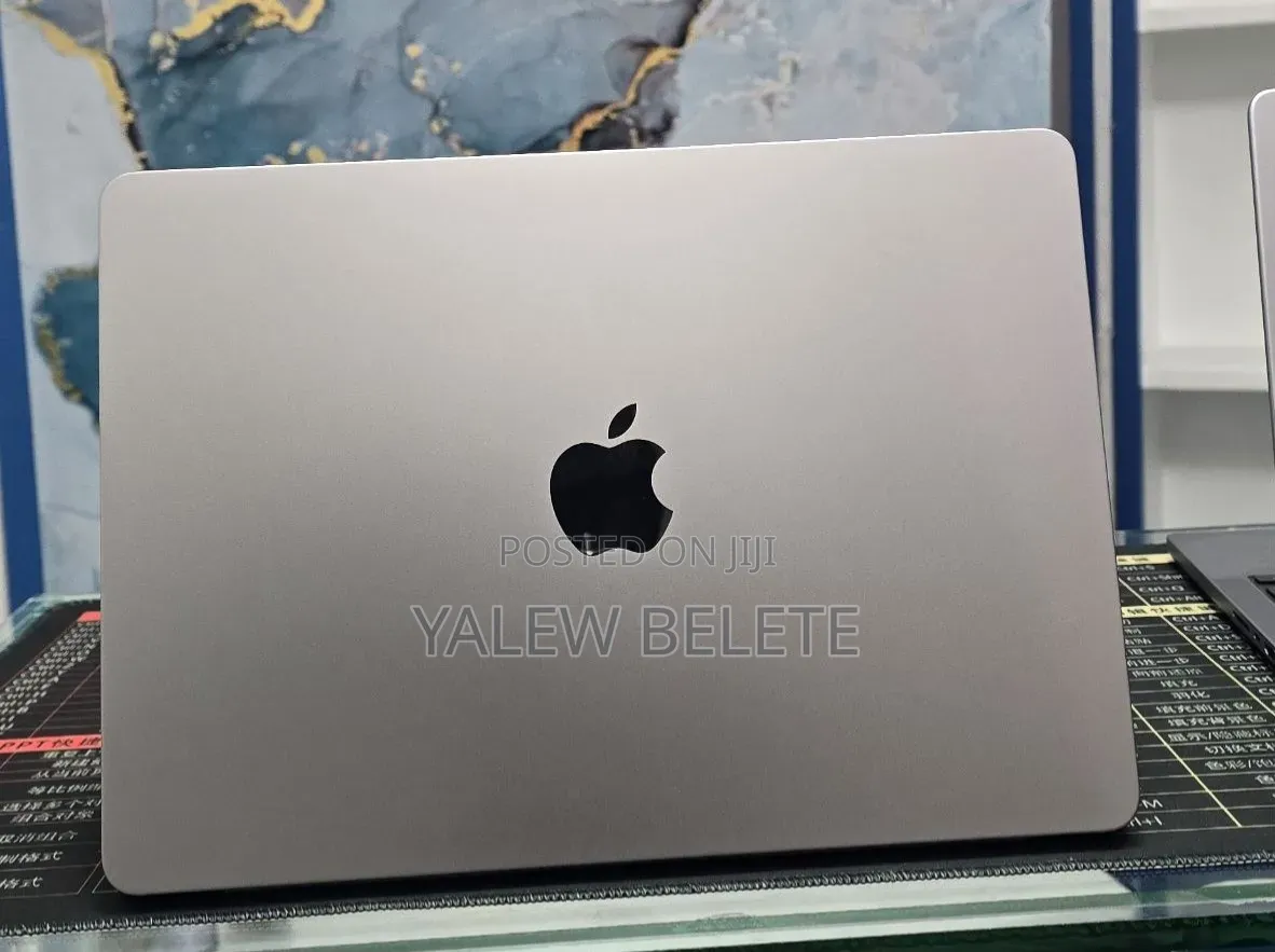 New Laptop Apple MacBook Air 2022 M2 16GB Apple M2 SSD 512GB