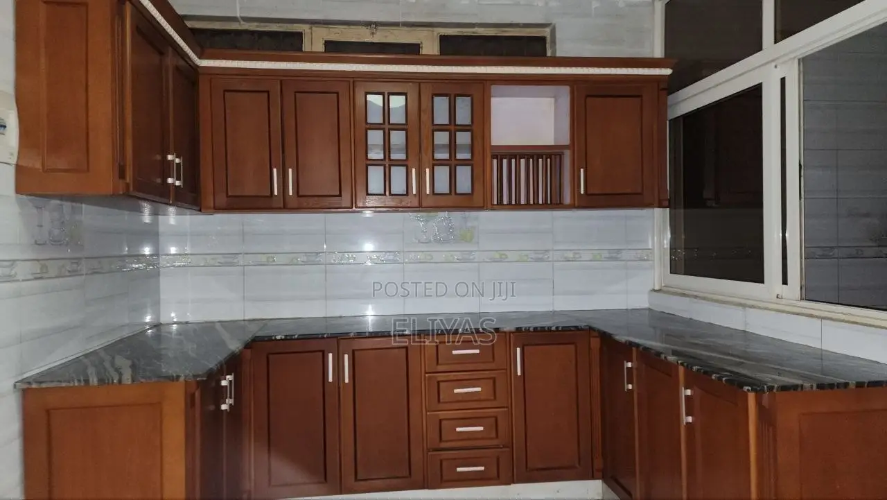 11bdrm House in 140, Addis Ketema for sale