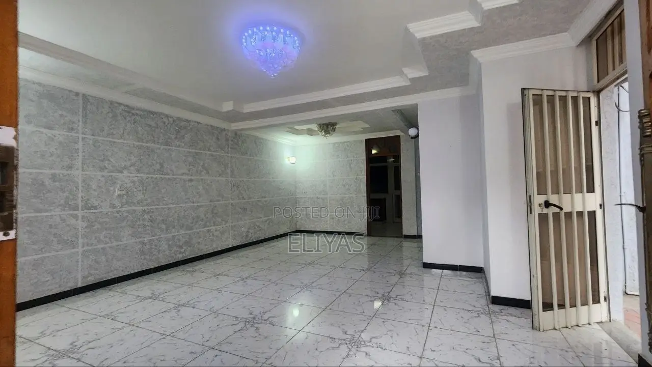 11bdrm House in 140, Addis Ketema for sale