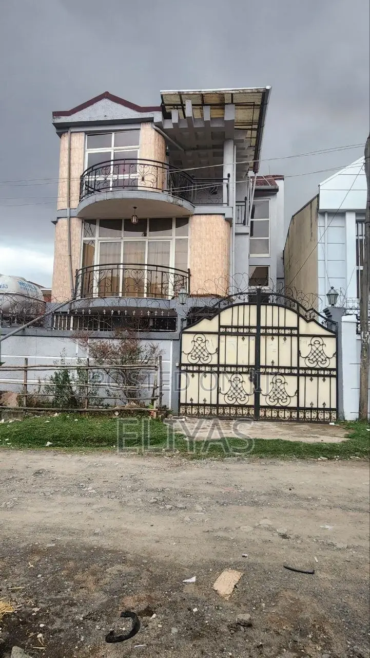 11bdrm House in 140, Addis Ketema for sale