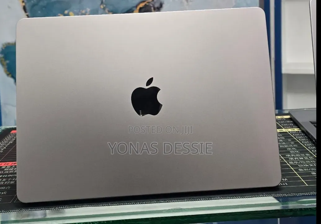 New Laptop Apple MacBook Air 2022 M2 16GB SSD 512GB