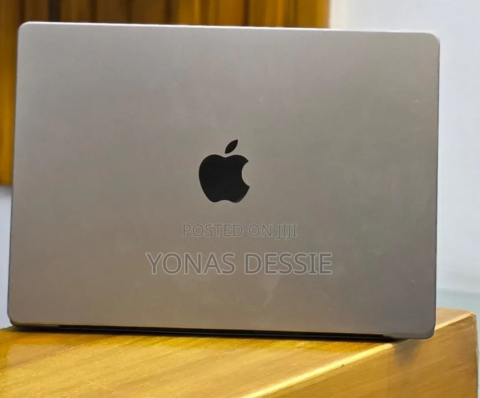 New Laptop Apple MacBook Pro 2020 M1 16GB SSD 512GB
