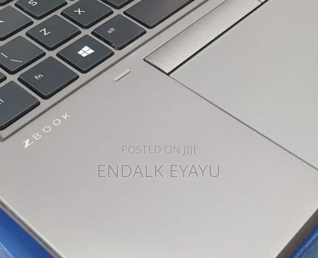 New Laptop HP ZBook Firefly G8 16GB Intel Core i7 SSD 512GB