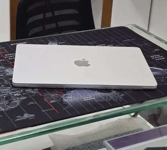 New Laptop Apple MacBook Air 2024 M3 16GB Apple M3 SSD 256GB