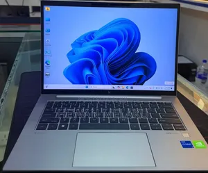 New Laptop HP ZBook Firefly G9 16GB Intel Core i7 SSD 512GB