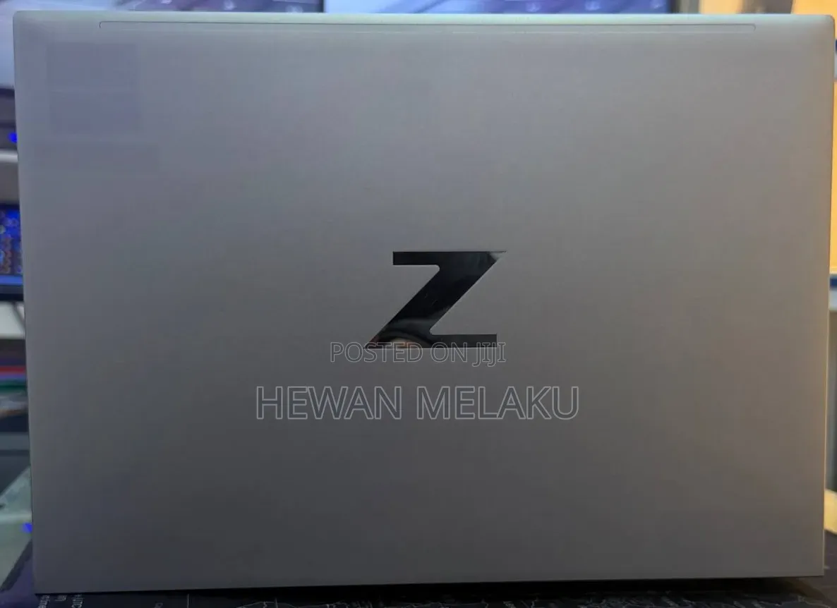 New Laptop HP ZBook Firefly G9 16GB Intel Core i7 SSD 512GB