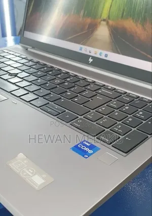 New Laptop HP ZBook Firefly G8 16GB Intel Core i7 SSD 512GB