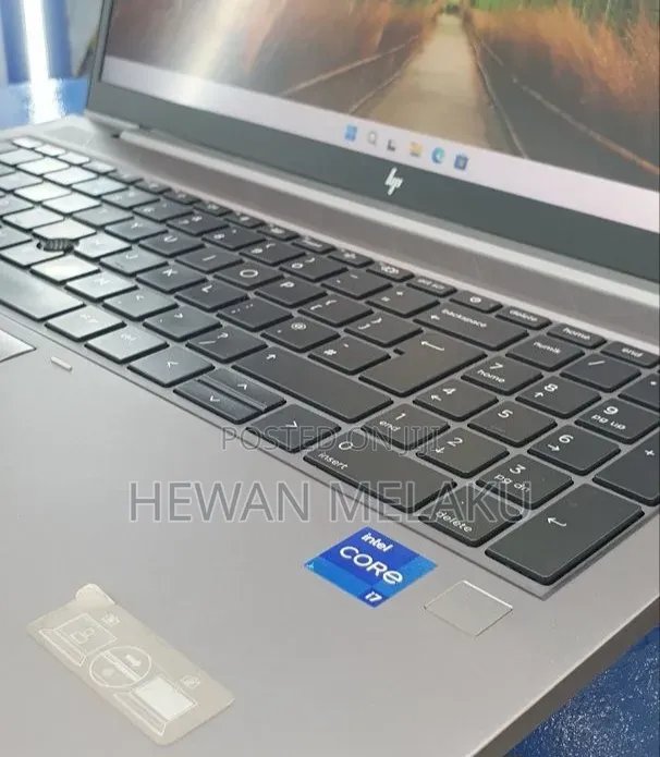 New Laptop HP ZBook Firefly G8 16GB Intel Core i7 SSD 512GB