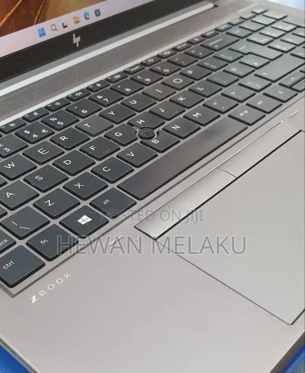 New Laptop HP ZBook Firefly G8 16GB Intel Core i7 SSD 512GB