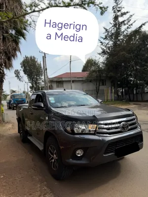 Toyota Hilux 2016 Black