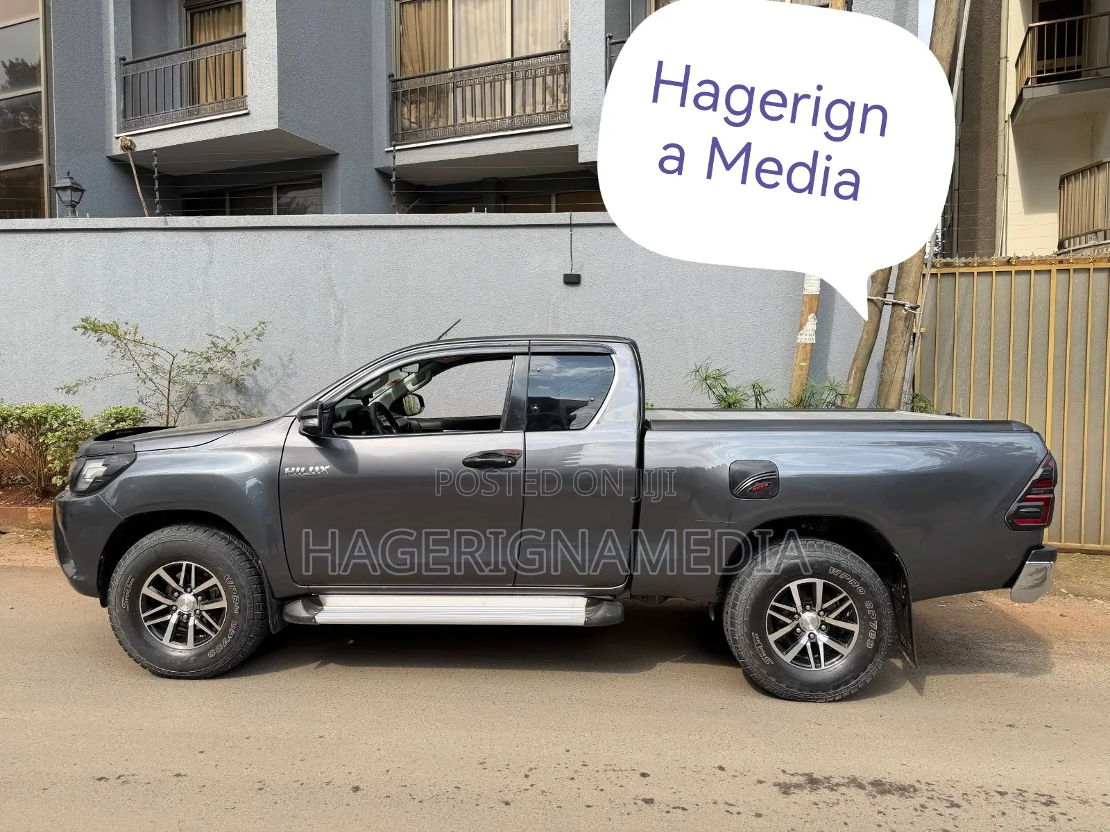 Toyota Hilux 2016 Black