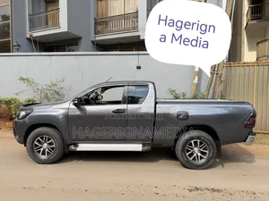 Toyota Hilux 2016 Black
