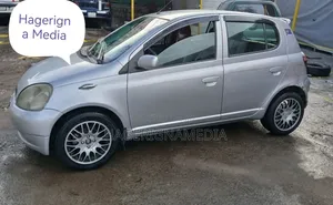 Toyota Vitz 2001 Silver