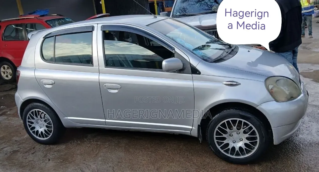 Toyota Vitz 2001 Silver