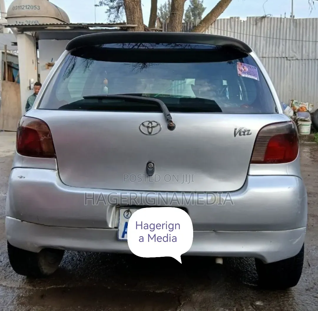 Toyota Vitz 2001 Silver