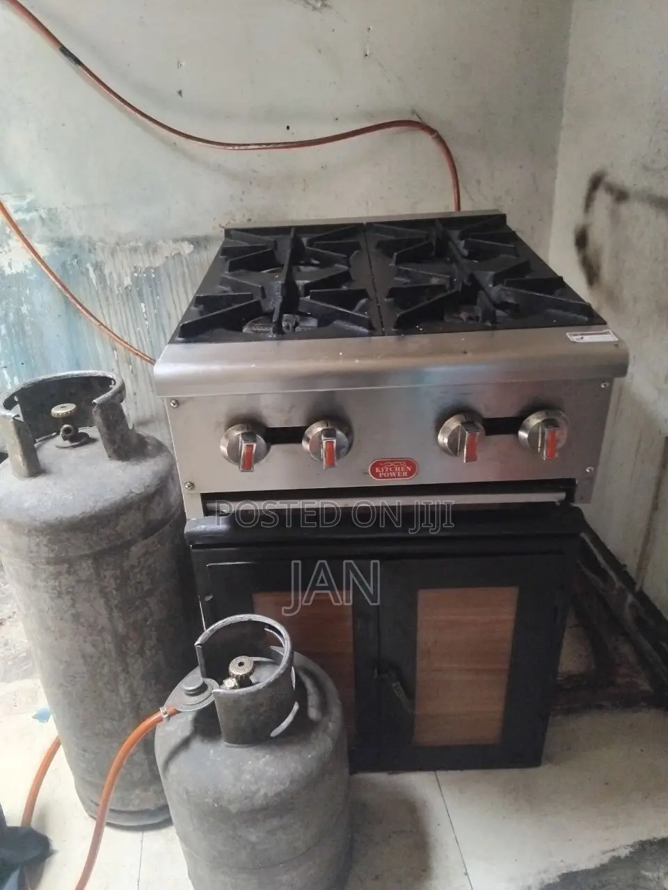 1- የጋዝ ምድጃ (ባለ 4 ምድጃ) 2- የስጋ መፍጫ 12ቁ. Kitchen Power