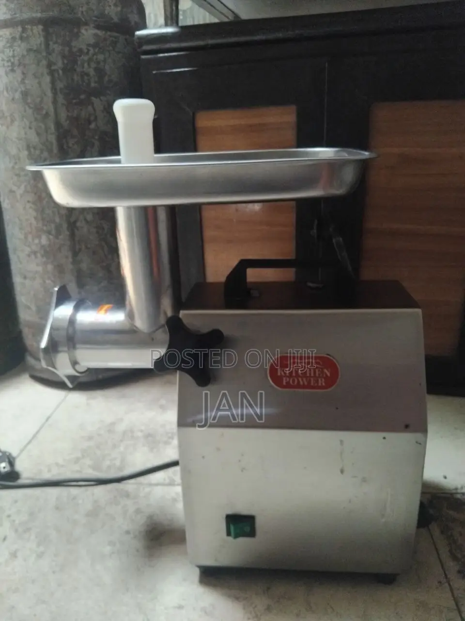 1- የጋዝ ምድጃ (ባለ 4 ምድጃ) 2- የስጋ መፍጫ 12ቁ. Kitchen Power