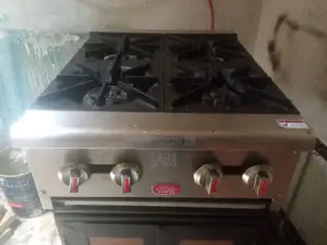 1- የጋዝ ምድጃ (ባለ 4 ምድጃ) 2- የስጋ መፍጫ 12ቁ. Kitchen Power