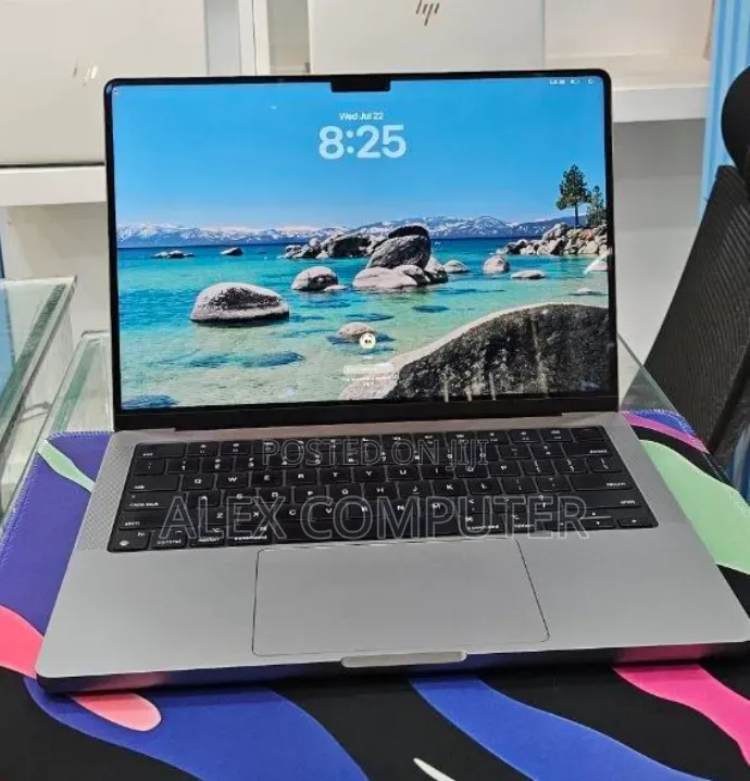 New Laptop Apple MacBook Pro 2023 M3 8GB Apple M3 SSD 512GB