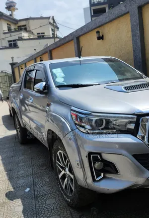 Toyota Hilux 2017 Silver