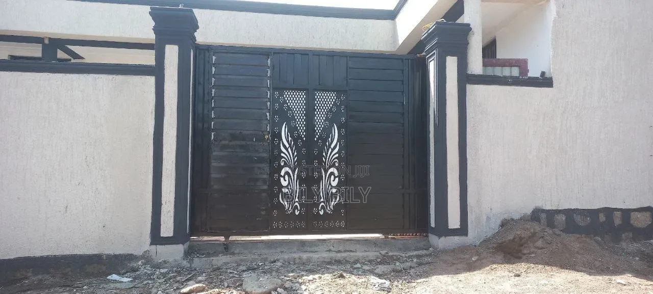 7bdrm House in Akaky Kaliti for sale
